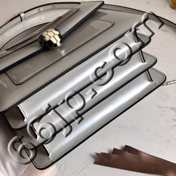 ブルガリバッグ全体デザイン